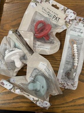 Ryan & Rose Silicone Flat Cutie Pat Pacifier - Mist, White, and Cranberry w Clip